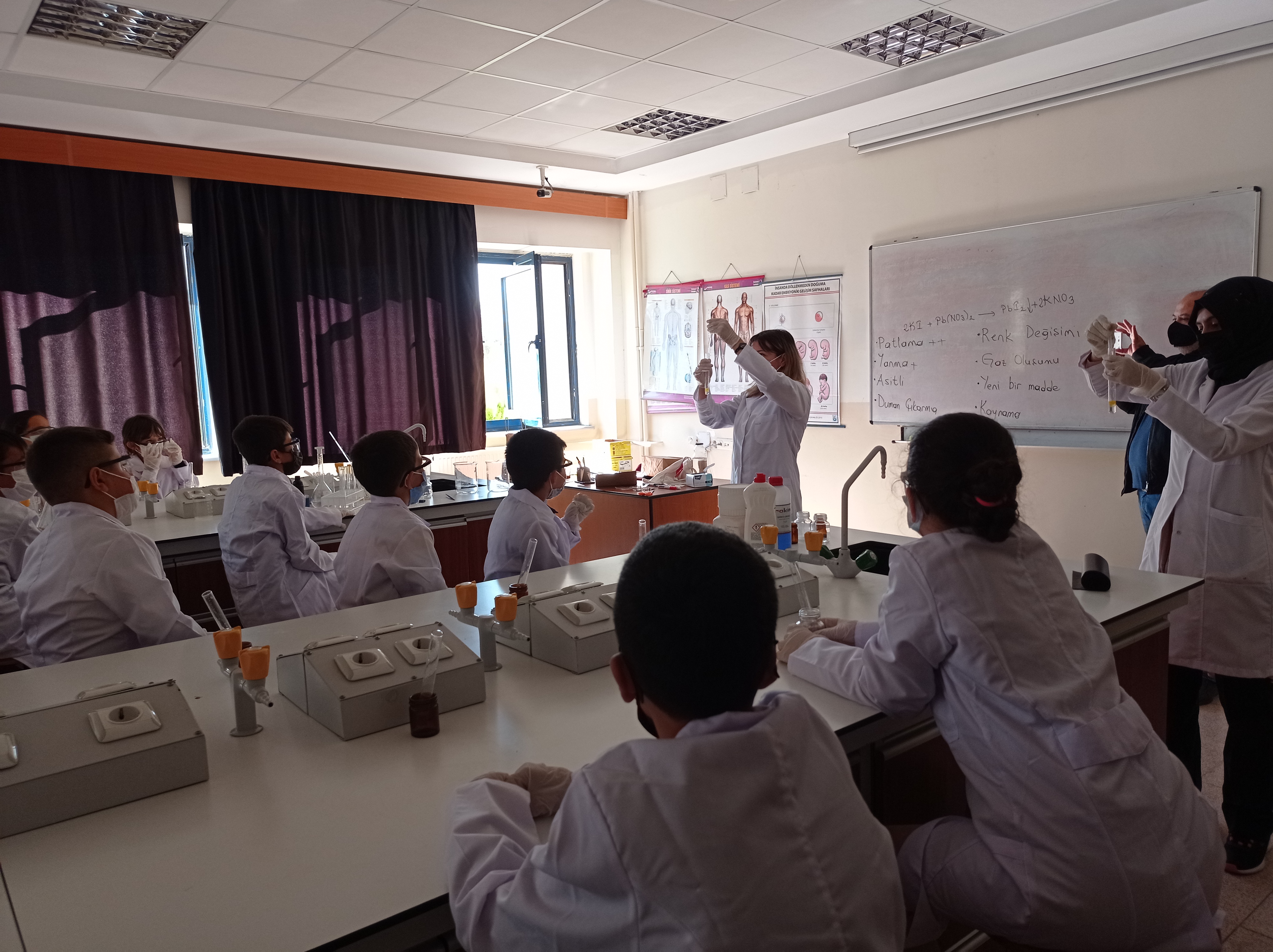 2021-2022 Güz Dönemi Çocuk Eğitimi Uygulama ve Araştırma Merkezi Temel Fen Laboratuvar Etkinliği 07.11.2021 