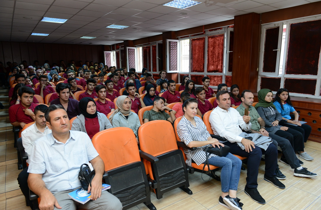 Liselerde 2019-2020 Eğitim-Öğretim Yılının İlk Dersini KSÜ Öğretim Üyeleri Verdi