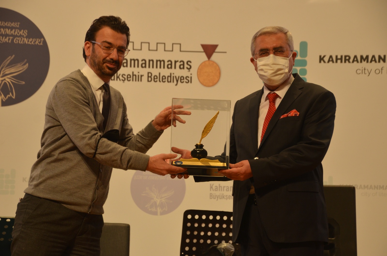 Üniversitemiz Rektörü Prof. Dr. Niyazi Can, 1. Uluslararası Şiir ve Edebiyat Günleri Kapsamında Düzenlenen ‘Edebiyat Ödülleri’ Programına Katıldı