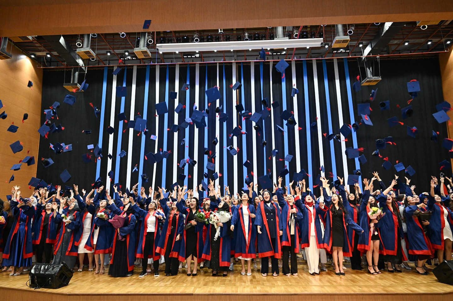 Sağlık Bilimleri Fakültesinde Mezuniyet Coşkusu