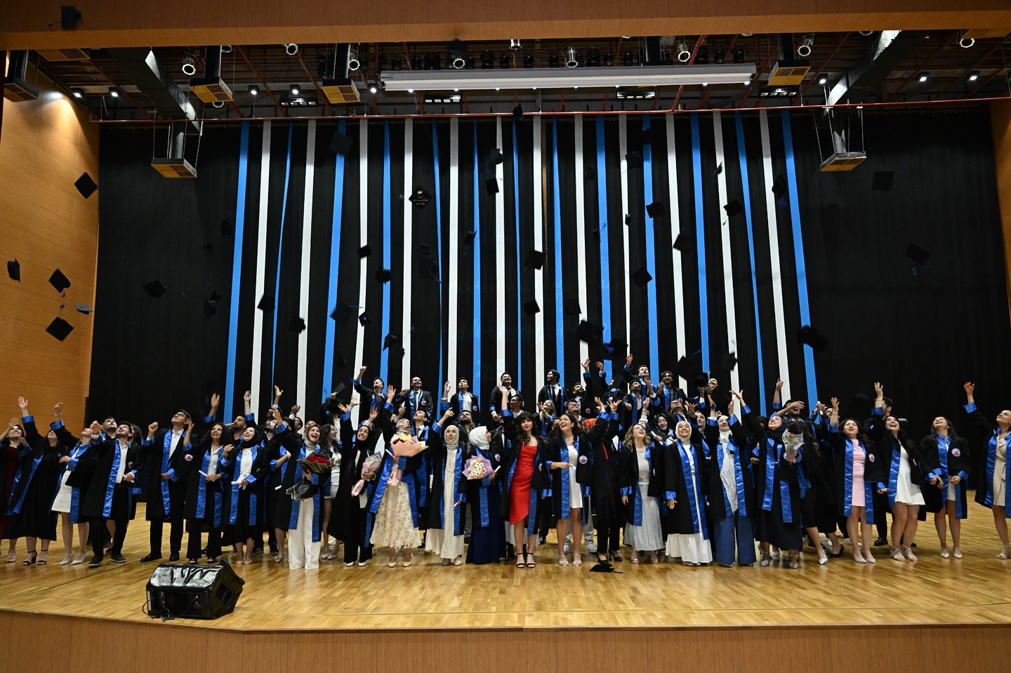 Mühendislik ve Mimarlık Fakültesinde Mezuniyet Coşkusu