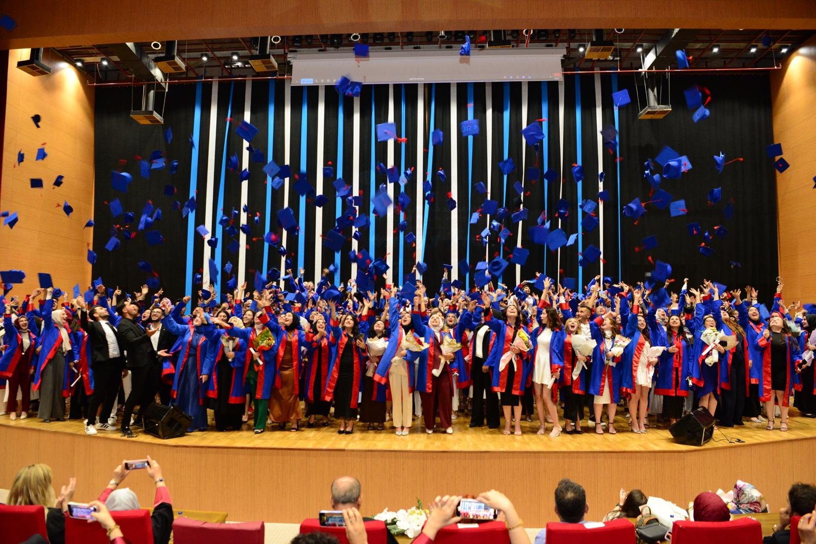 Sağlık Hizmetleri Meslek Yüksekokulu Mezuniyet Coşkusu