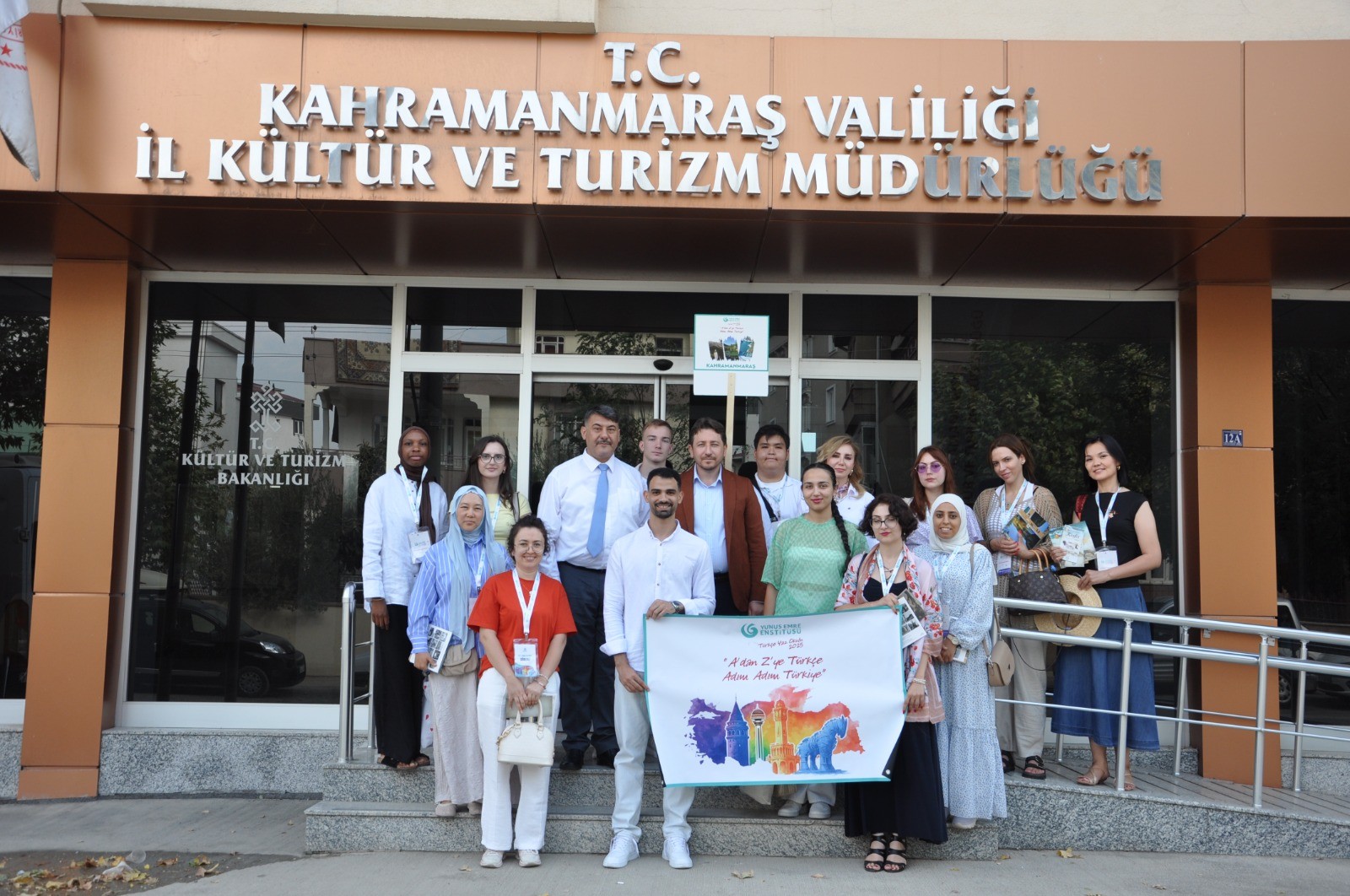  Uluslararası Öğrenciler, Merkez Müdürümüz Prof. Dr. Yakup Poyraz Koordinatörlüğünde İl Kültür ve Turizm Müdürü Eshabil Yıldız’ı Ziyaret Etti