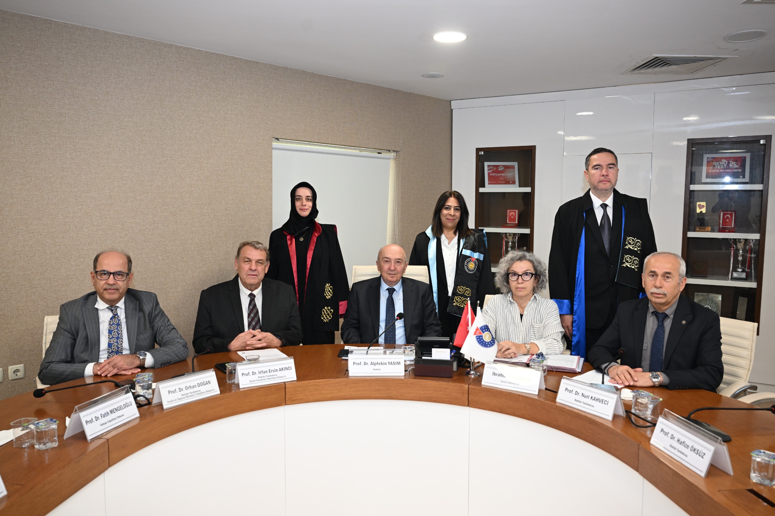 Profesör ve Doçent Kadrolarına Atanan Öğretim Üyelerimizi Tebrik Ederiz