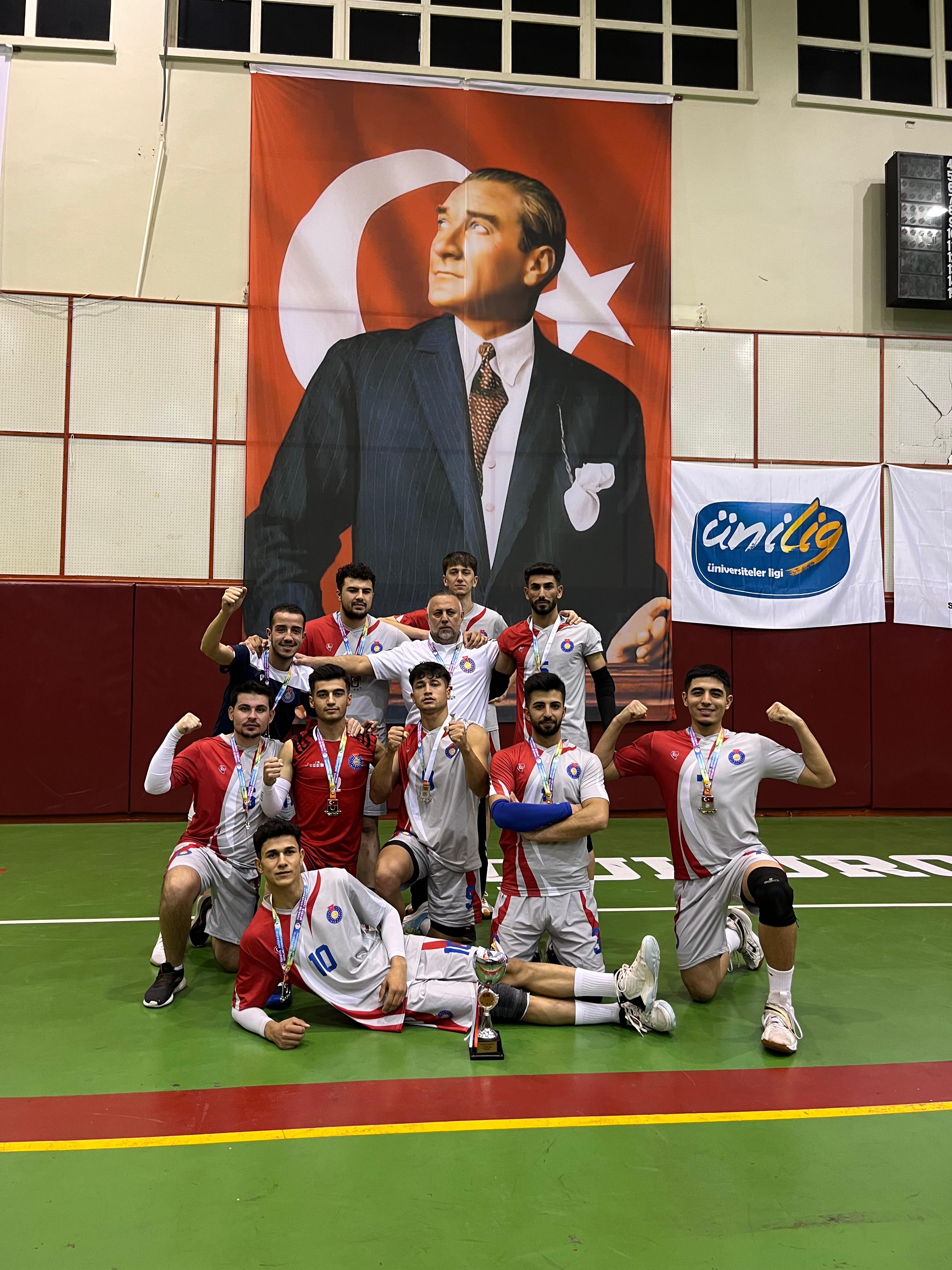 Voleybol Takımlarımızdan Gururlandıran Başarı