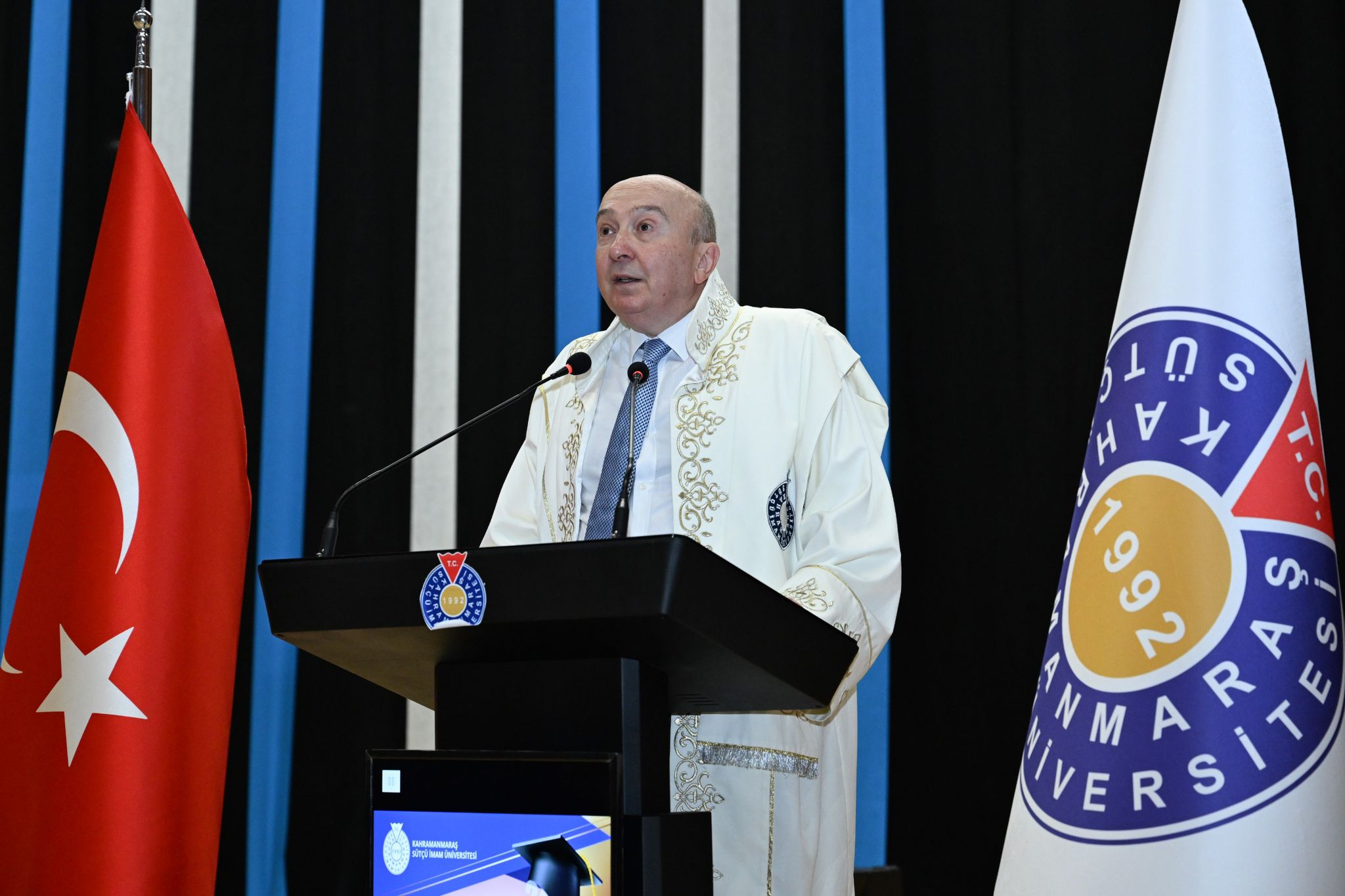 Fakültemizde Mezuniyet Töreni Coşkuyla Kutlandı.