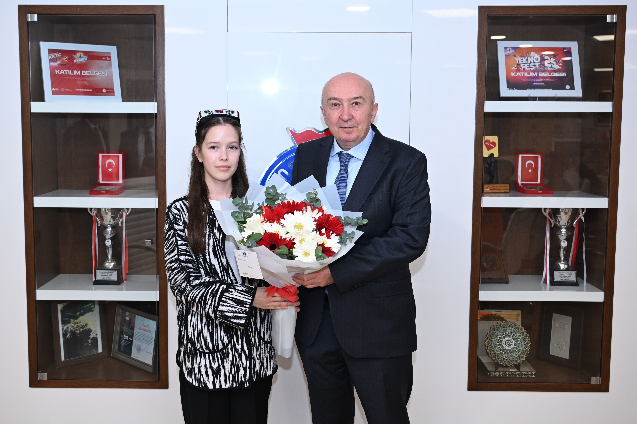 Uluslararası Öğrencilerden KSÜ Rektörü Prof. Dr. Alptekin Yasım’a Ziyaret