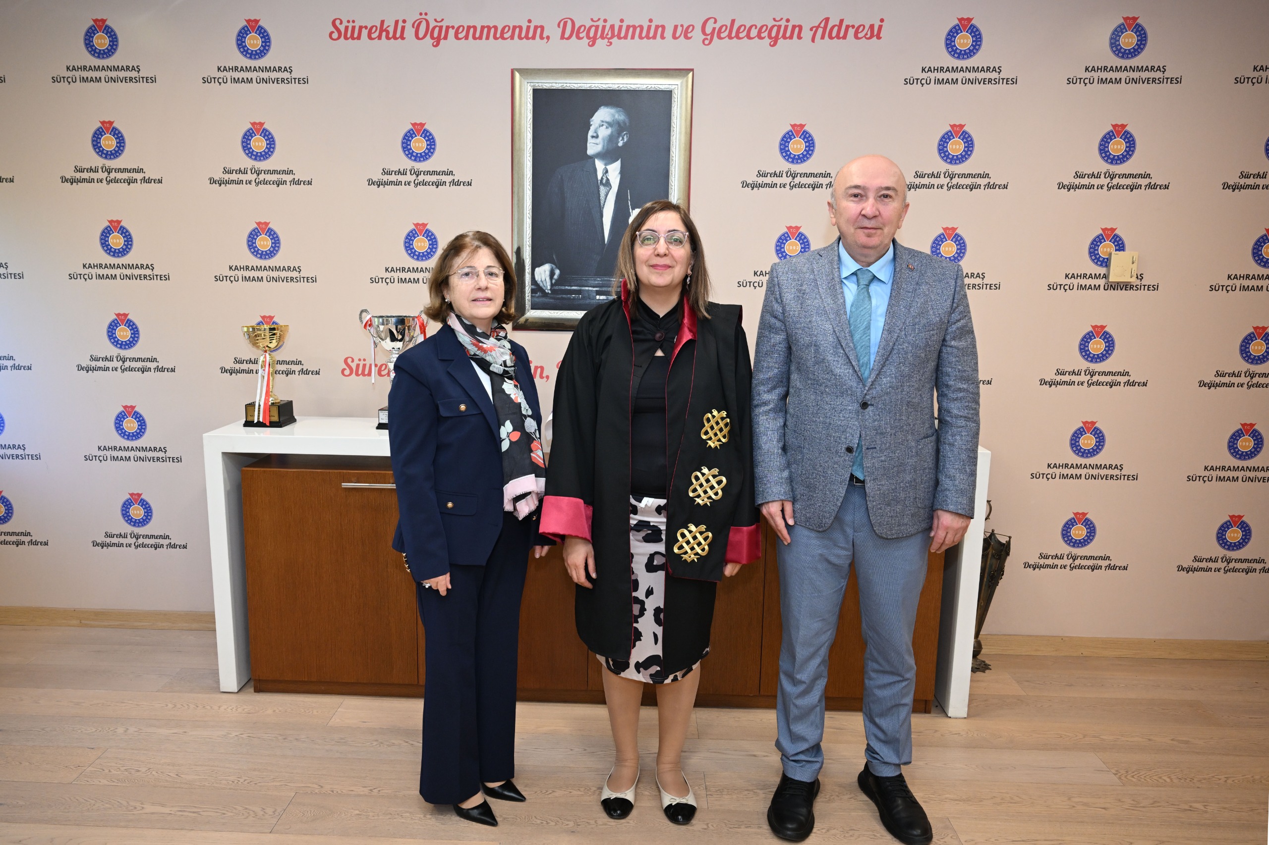 Profesör ve Doçent Kadrolarına Atanan Öğretim Üyelerimizi Tebrik Ederiz