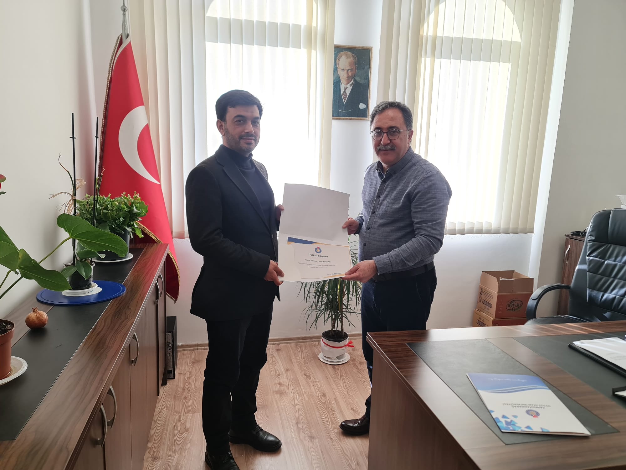 Fakültemizde Görev Yapıp Ayrılan Personellerimize Fakülte Dekanımız Sn. Prof.Dr. ismail Gürkan ÇIKIM Tarafından Teşekkür Belgesi Takdim Edildi.