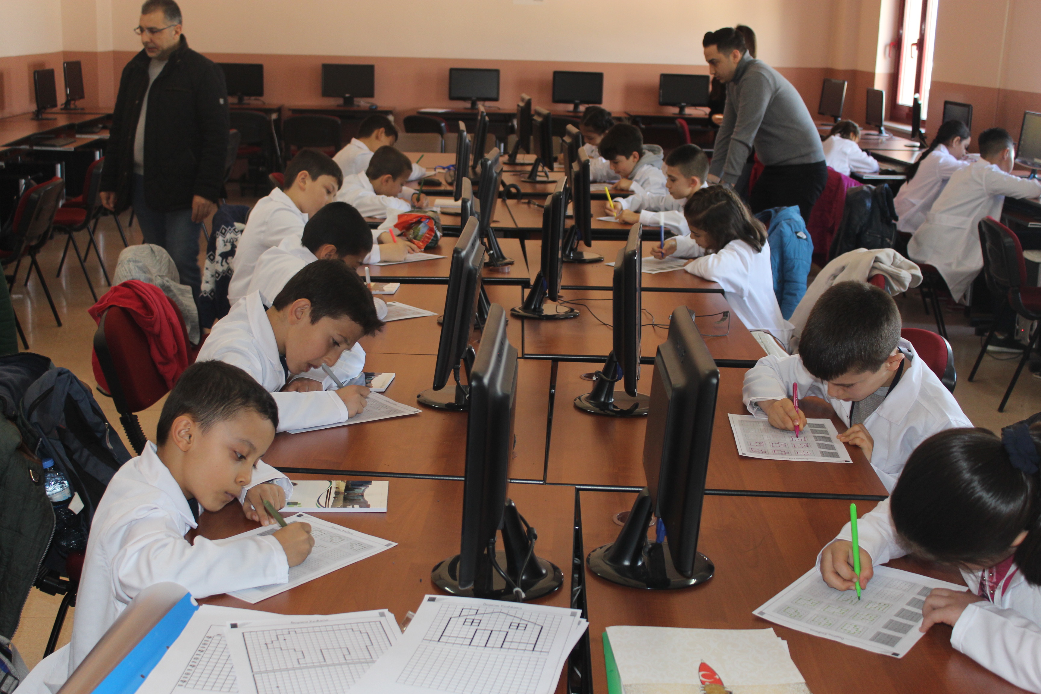 Kahramanmaraş Sütçü İmam Üniversitesi Çocuk Eğitimi Uygulama ve Araştırma Merkezi Eğitim- Öğretim Faaliyetleri  Robotik Kodlama 