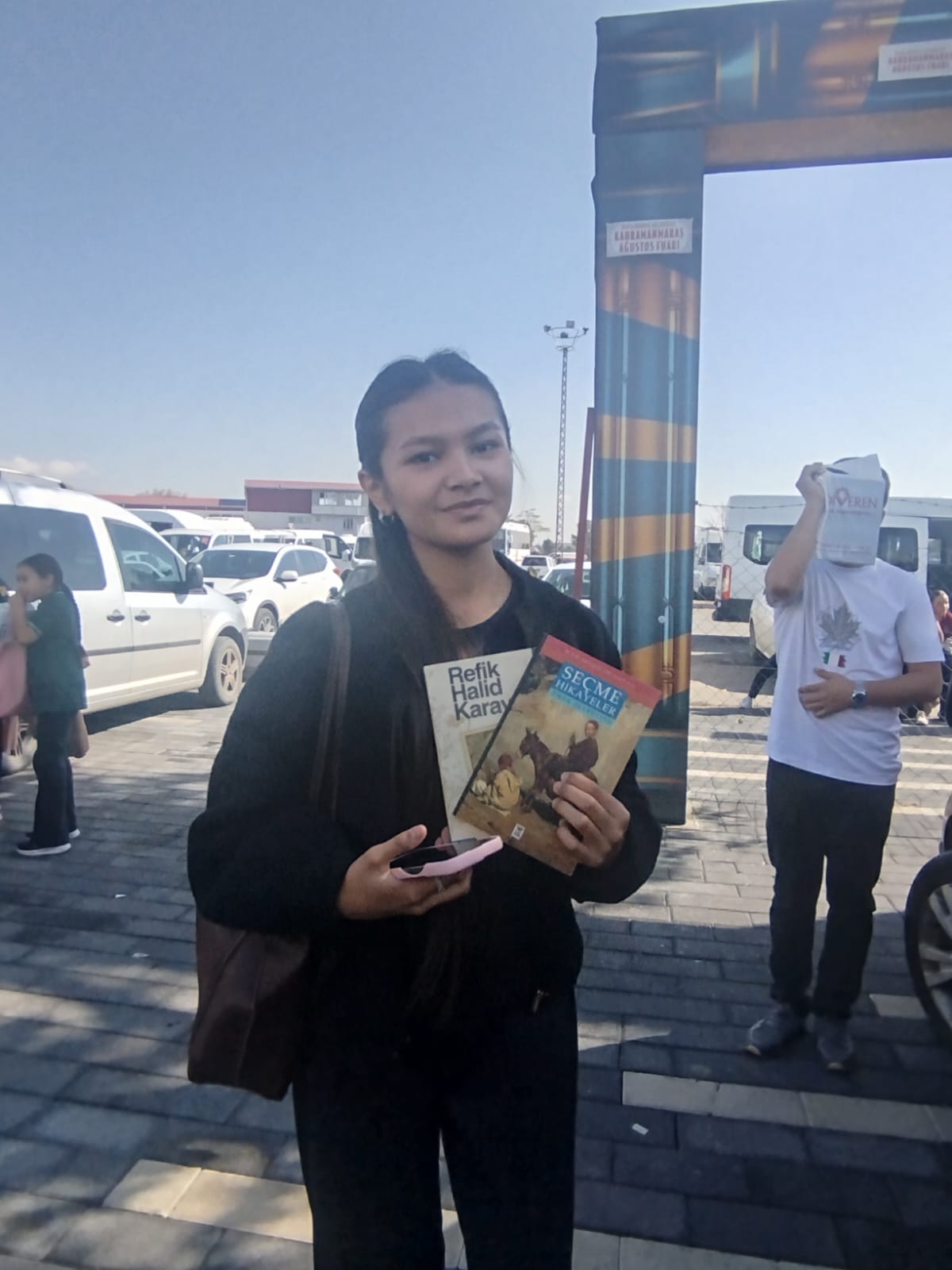 KSÜ TÖMER öğrencileri Kitap Fuarı'nda kültürel  bir yolculuğa çıktı. 