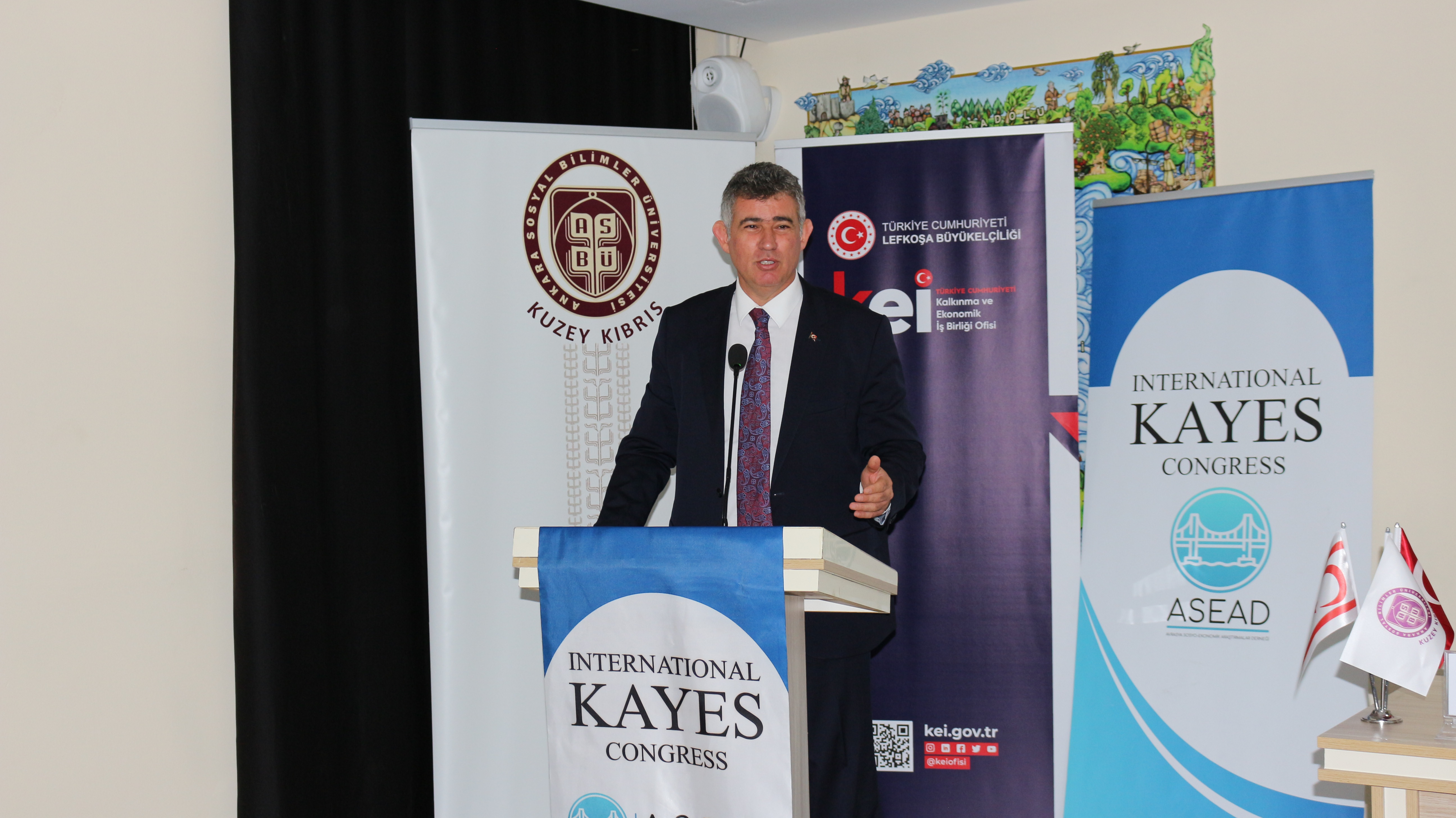 T.C. Lefkoşa Büyükelçisi Prof. Dr. Metin Feyzioğlu Kongre Açılış Konuşmasını Yaparken